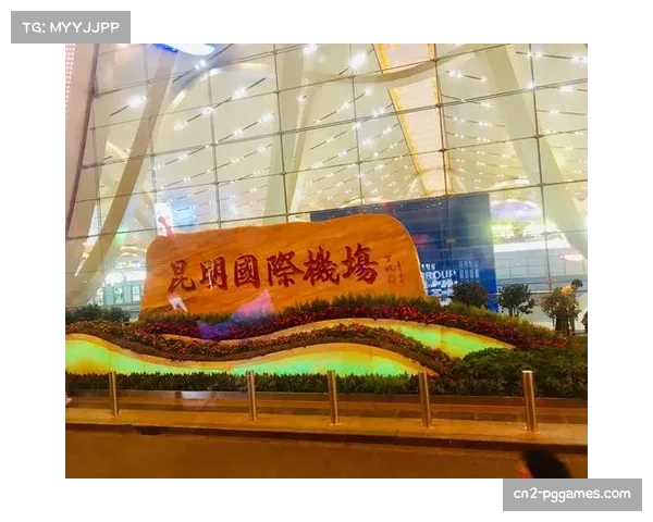 镜头捕捉：暂停期间，斯波教练在白板上快速绘制区域防守落位图